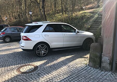 Mercedes-Benz ML 350 BlueTEC 4MATIC*Pano*Voll*22Zoll*AK