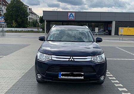 Mitsubishi Outlander 2.2 DI-D Plus 2WD Plus 7 Sitze