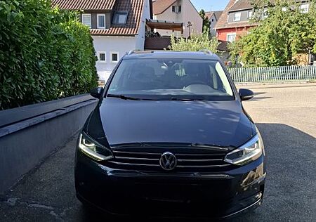 VW Touran Volkswagen 2.0 TDI SCR 140kW DSG Highline Highline