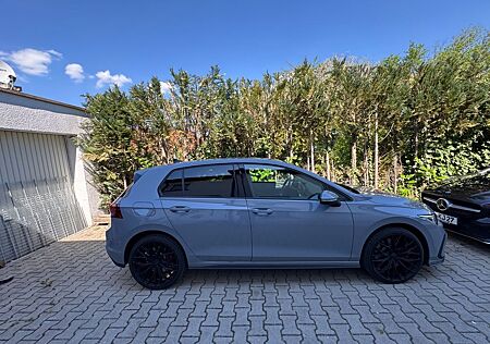 VW Golf Volkswagen VIII 8 Lim. GTE 245PS (+ graue Winterreifen)