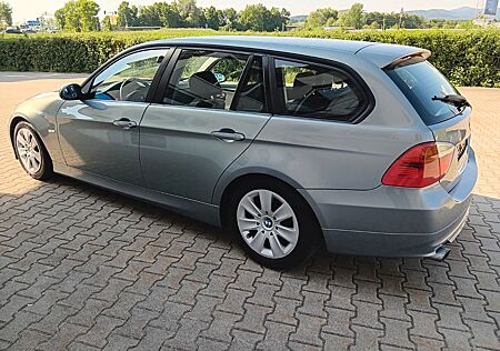 BMW 320i Kombi Sportline/ VIELE EXTRAS/SEHR GEPFLEGT