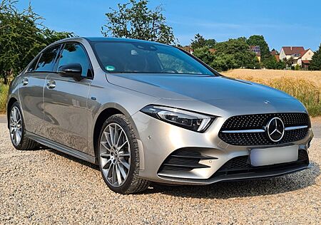 Mercedes-Benz A 250 e Limousine AMG-Line VOLLAUSSTATTUNG