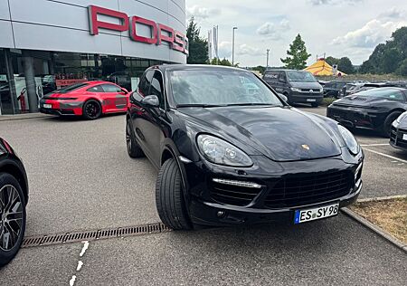 Porsche Cayenne Turbo / Neu Motor 21 von