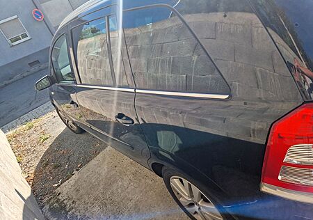 Opel Zafira 1.8 -