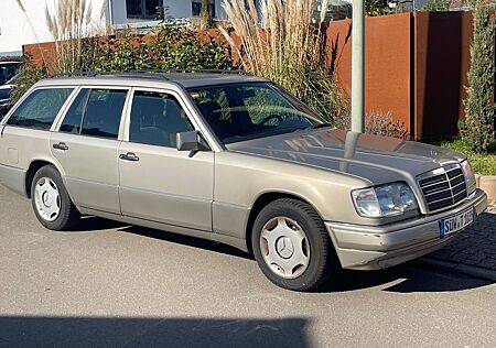 Mercedes-Benz 220 T Modell