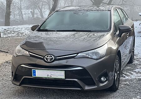 Toyota Avensis 1,6-l-D-4D Touring Sports -