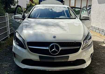Mercedes-Benz A 180 BlueEFFICIENCY Style Edition Style Edition