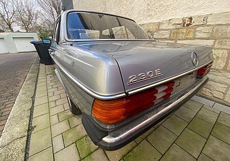 Mercedes-Benz 230 gebraucht kaufen Mercedes-Benz 230 - Schiebedach - 4-Gang - H-Kennz.