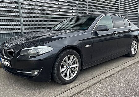BMW 530d - AUT-NAVI-Volleder-SHZ-PDC-TÜV-Garantie