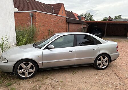 Audi A4 1.6 -