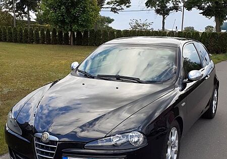 Alfa Romeo 147 1.9 JTDM, gut gepflegt