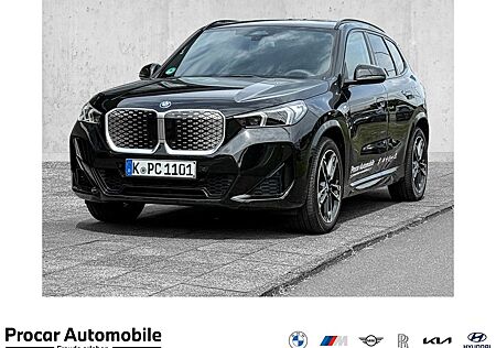 BMW iX1 eDrive20 M Sportpaket * Panorama Glasdach *