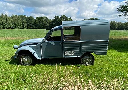 Citroën 2 CV Kastenente