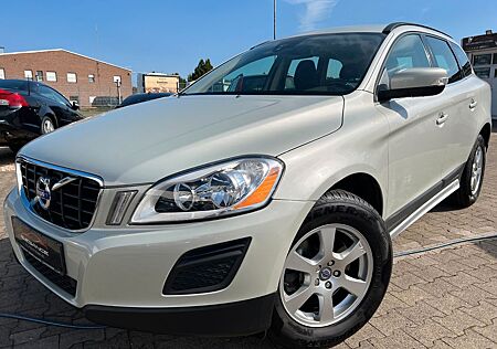 Volvo XC 60 XC60 D3 Momentum /1.HAND/NAVI/ALUFELGEN/PDC/