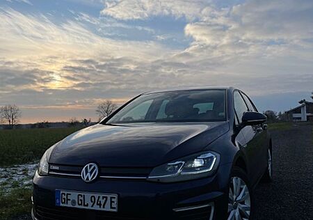 VW Golf Volkswagen e- e-