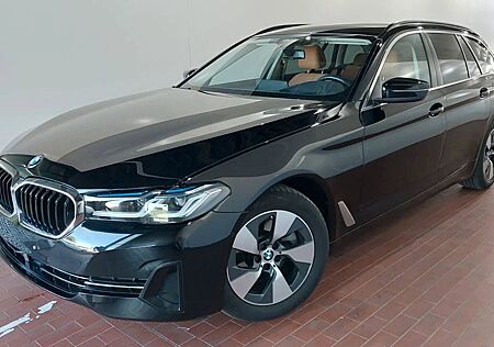 BMW 520d xDrive /LEDER / HEAD-UP/ LASER /KAMERA /ACC
