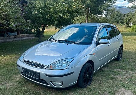 Ford Focus TÜV 04/27 fast NEU 1,8 Ghia