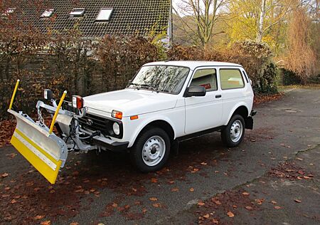 Lada Niva Schneeschild / Salzstreuer / Edition