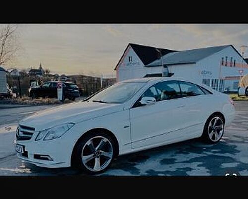 Mercedes-Benz E 250 Coupé E 250 CGI BlueEFFICIENCY AVANTG....