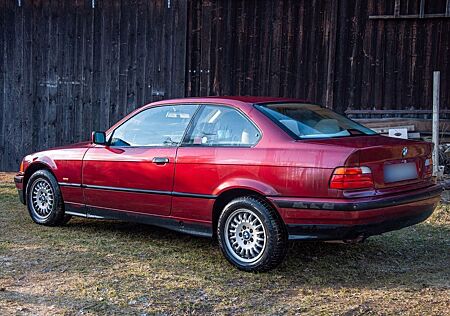 BMW 316i Coupe Comfort Edition Calypso Rot Metallic