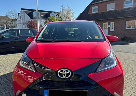 Toyota Aygo (X) Aygo (X) 1,0-l-VVT-i x-play touch x-play touch