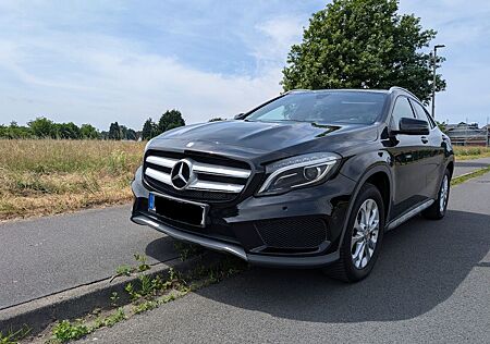 Mercedes-Benz GLA 220 d 4MATIC AMG Line Leder AHK Navi