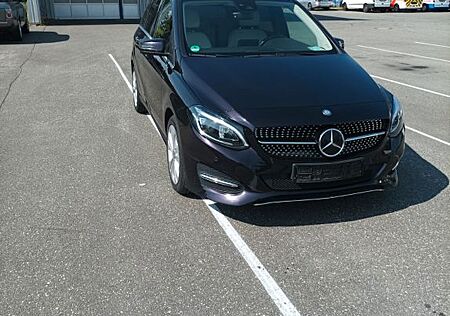 Mercedes-Benz B 220 4MATIC DCT -