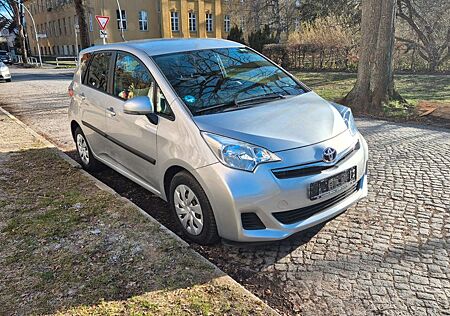 Toyota Verso-S 1,33-l-Dual-VVT Automatik Standhzg.