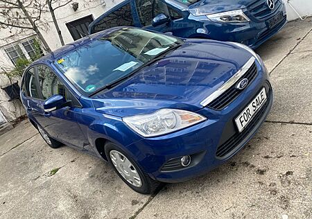 Ford Focus STYLE 1,6 *AUTOMATIK*8xRÄDER*TÜV NEU*