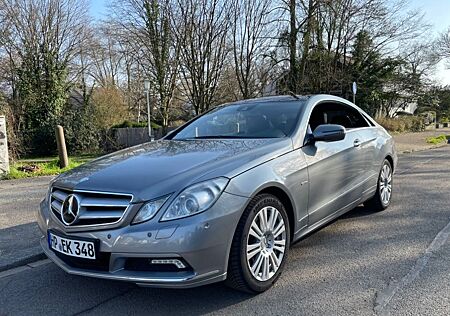 Mercedes-Benz E 350 Coupé CGI BlueEFFICIENCE AVANTGARD