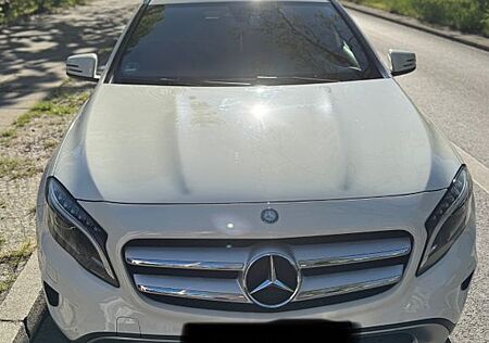 Mercedes-Benz GLA 180 -