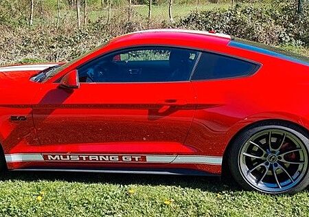 Ford Mustang V8 GT