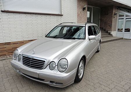 Mercedes-Benz E 320 CDI T AVANTGARDE / 7 Sitzplätze