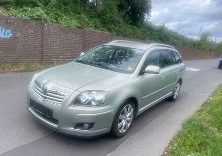 Toyota Avensis Kombi 1.8 Sol 1.HAND NEUE TÜV