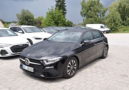 Mercedes-Benz A 180 Auto. DESIGN*NAVI*LEDER*KAMERA*F1* MBUX *