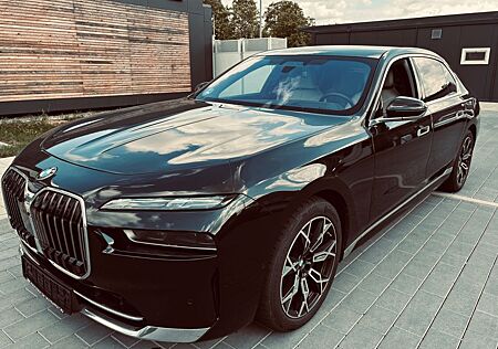 BMW 740 d xDrive IndividIleder Merino elfenbeinweiss
