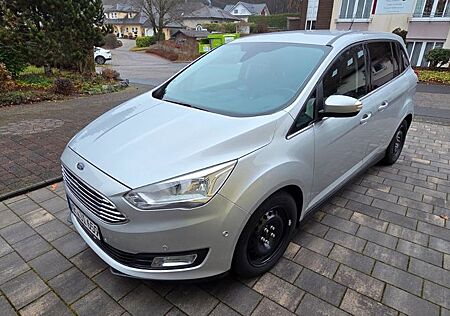 Ford Grand C-Max 2,0TDCi 110kW Titanium Titanium
