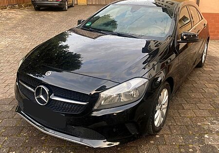 Mercedes-Benz A 180 Sedan Sommer-, und Winterräder