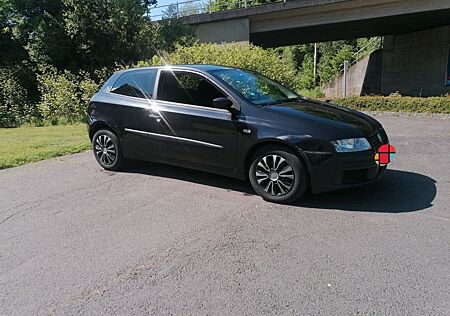 Fiat Stilo 1.6 16V TÜV Neu 01.2027
