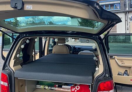 VW Touran Volkswagen Camper/ | 1.6 FSI (Typ 1T) mit Einbau