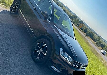VW Tiguan Volkswagen 2.0 TDI - 1. HAND - RENTNERFAHRZEUG -