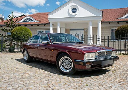 Jaguar XJ40