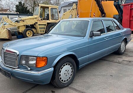 Mercedes-Benz 560 SEL