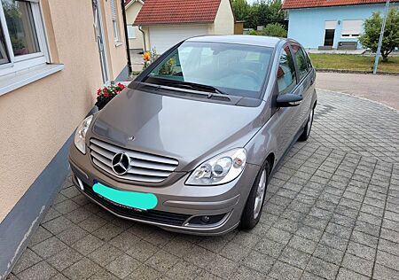 Mercedes-Benz B 200 -