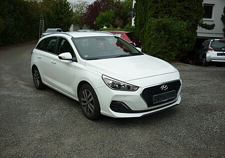 Hyundai i30 cw Style* 1. Hand* TÜV + Service neu*