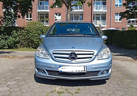 Mercedes-Benz B 200 -
