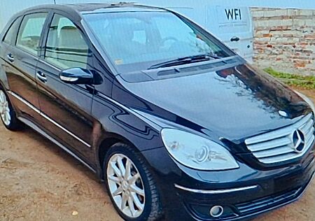 Mercedes-Benz B 200 -Automatik, Klima, Navi, Benzin