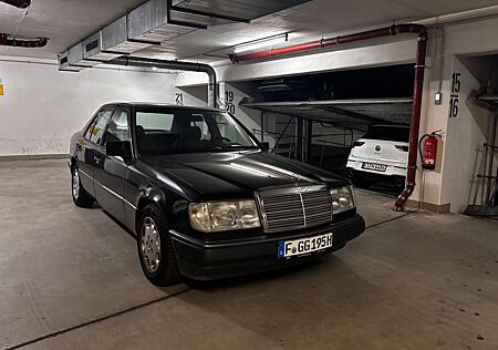 Mercedes-Benz 220