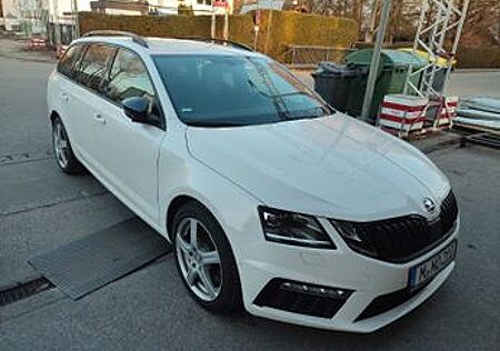 Skoda Octavia 2.0 TDI DSG RS Combi Automatik. Bixenon