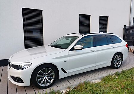 BMW 520d Touring A - Sport Line